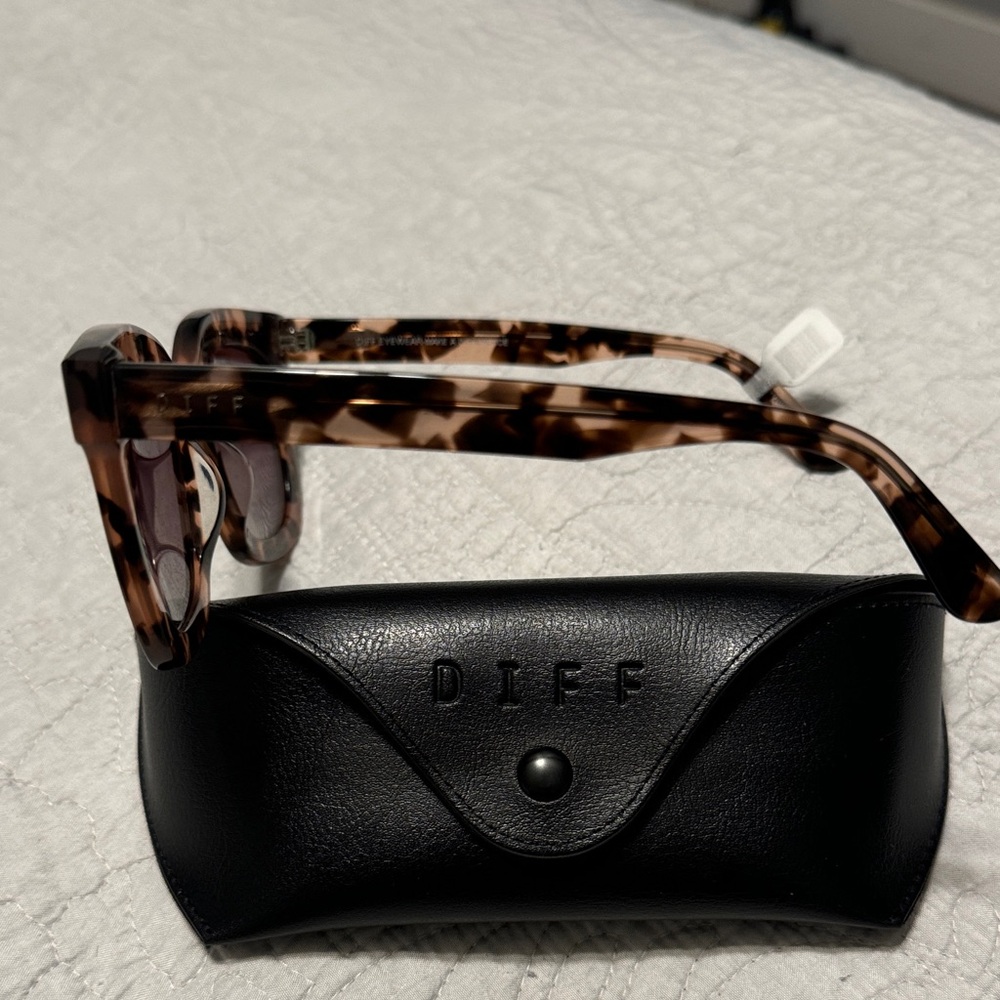 Diff Eyewear Carson PolarizrBrown Tortoise Sungla… - image 2